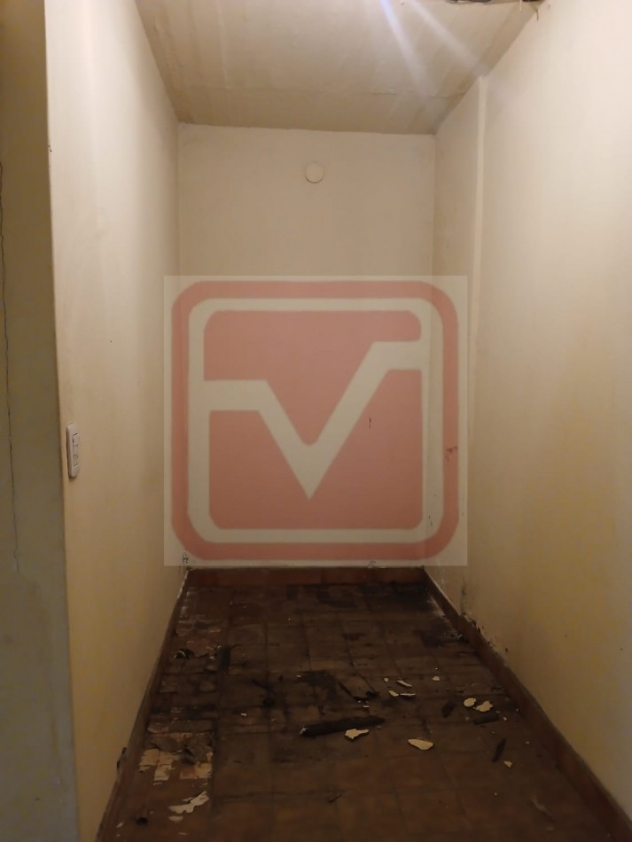 Local. Islas Malvinas 3164. Isidro Casanova.