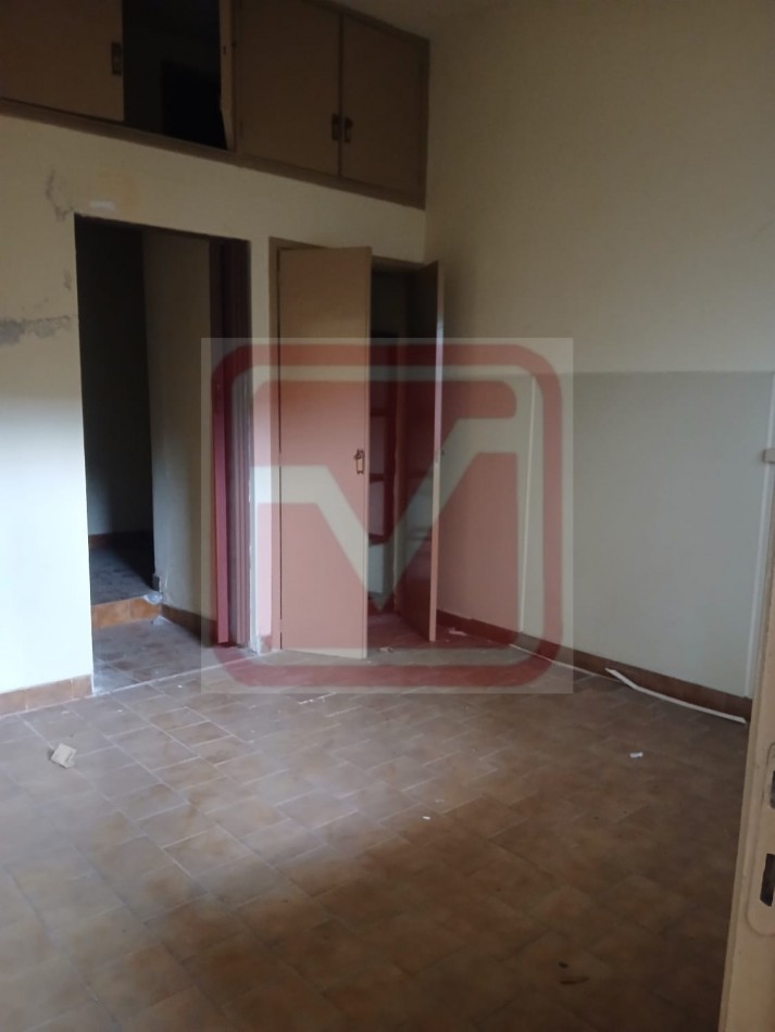 Local. Islas Malvinas 3164. Isidro Casanova.