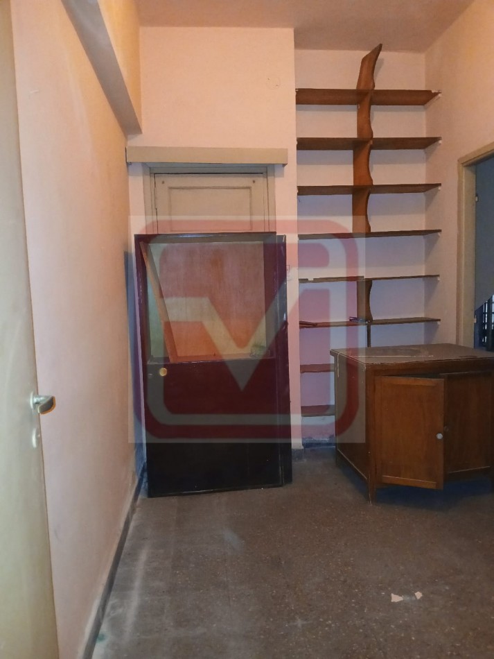 Local. Islas Malvinas 3164. Isidro Casanova.