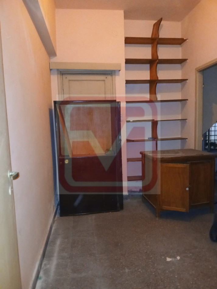 Local. Islas Malvinas 3164. Isidro Casanova.