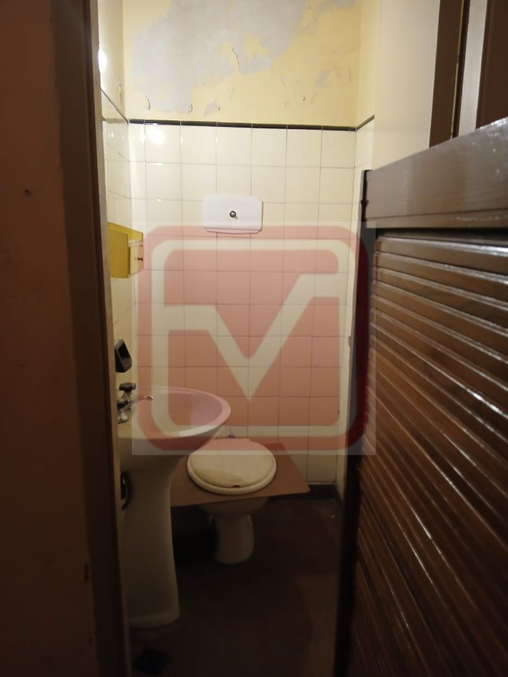 Local. Islas Malvinas 3164. Isidro Casanova.