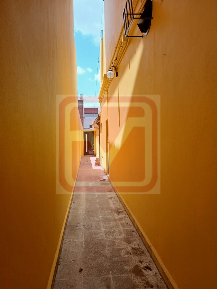 Departamento de tres ambientes al fondo. Malvinas 3166. Isidro Casanova.