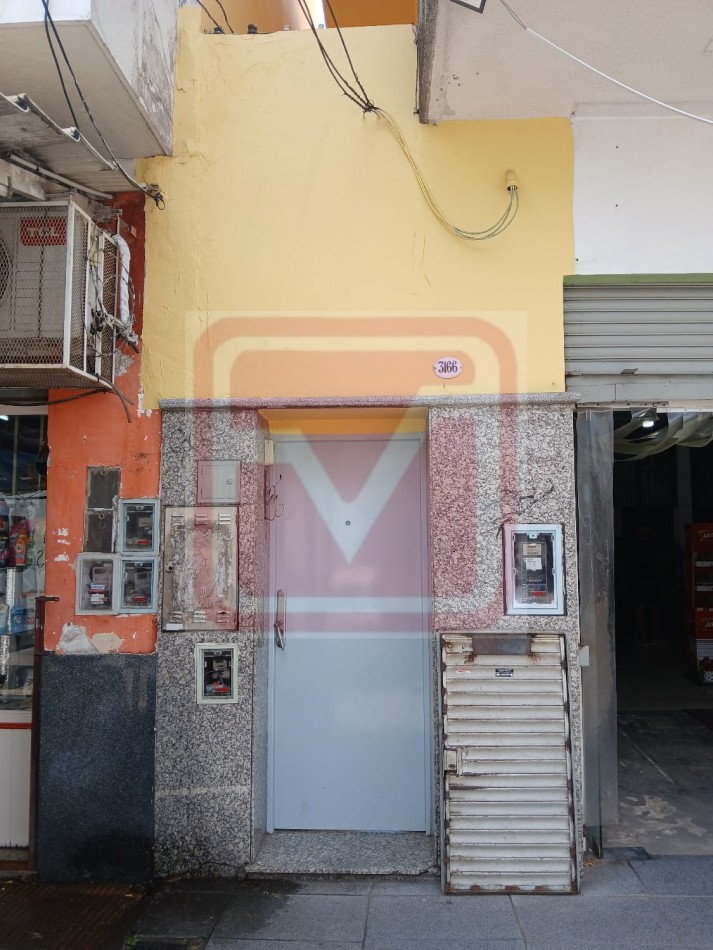 Departamento de tres ambientes al fondo. Malvinas 3166. Isidro Casanova.