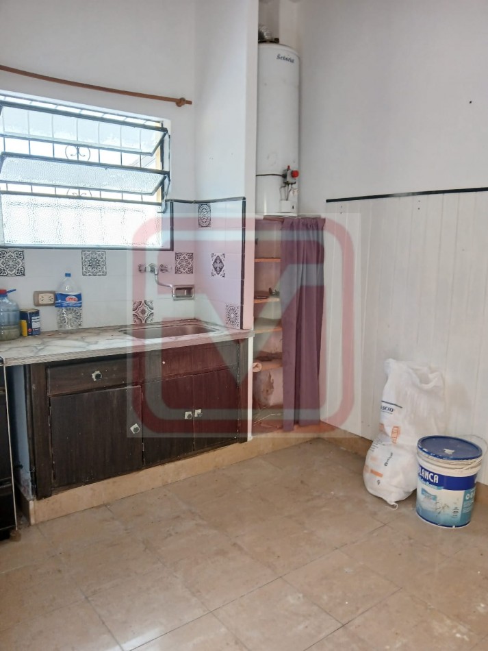 Departamento de tres ambientes al fondo. Malvinas 3166. Isidro Casanova.