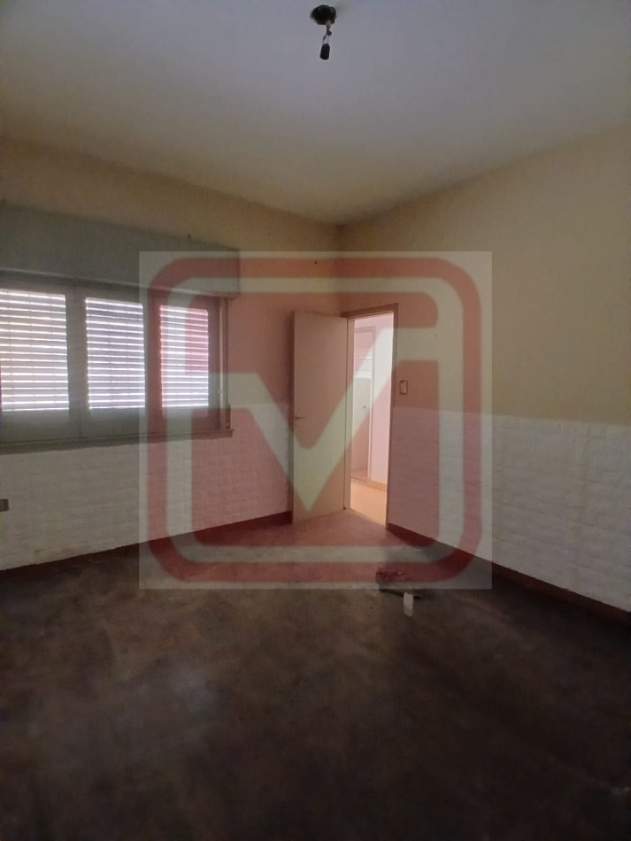 Departamento de tres ambientes al fondo. Malvinas 3166. Isidro Casanova.