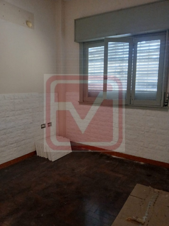 Departamento de tres ambientes al fondo. Malvinas 3166. Isidro Casanova.