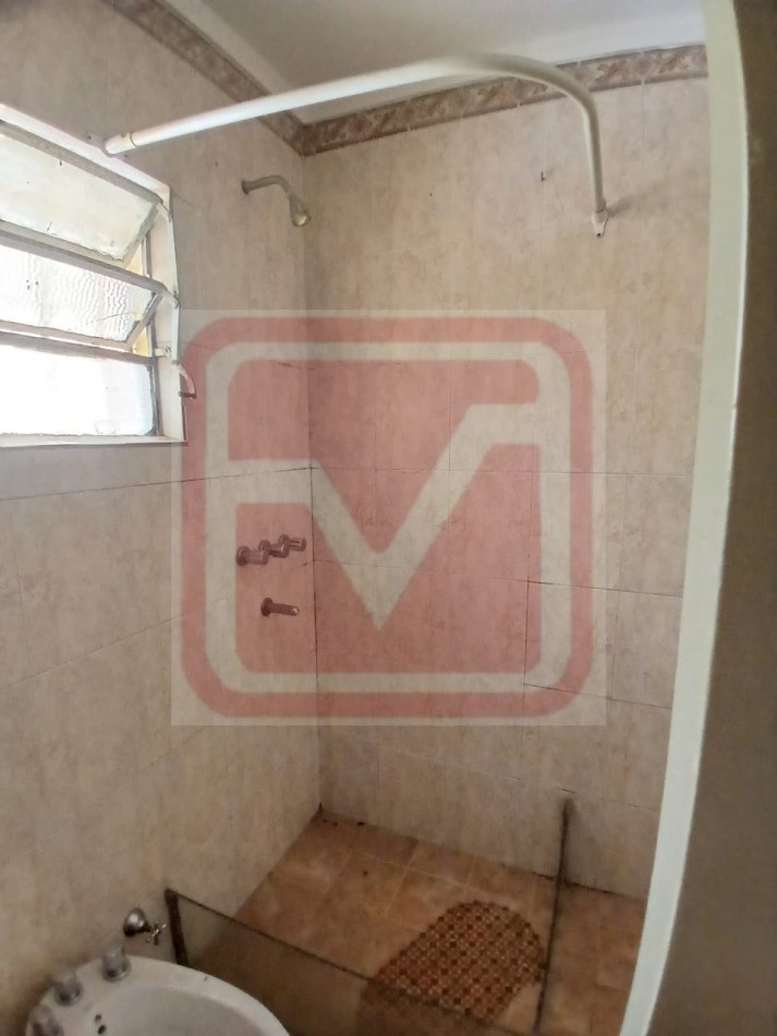 Departamento de tres ambientes al fondo. Malvinas 3166. Isidro Casanova.