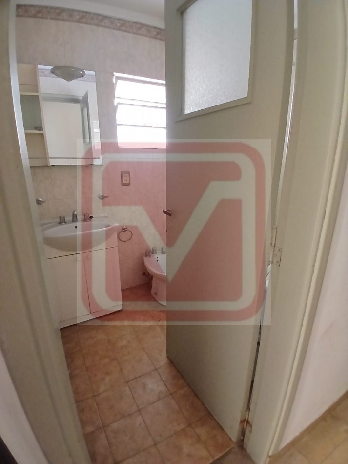 Departamento de tres ambientes al fondo. Malvinas 3166. Isidro Casanova.