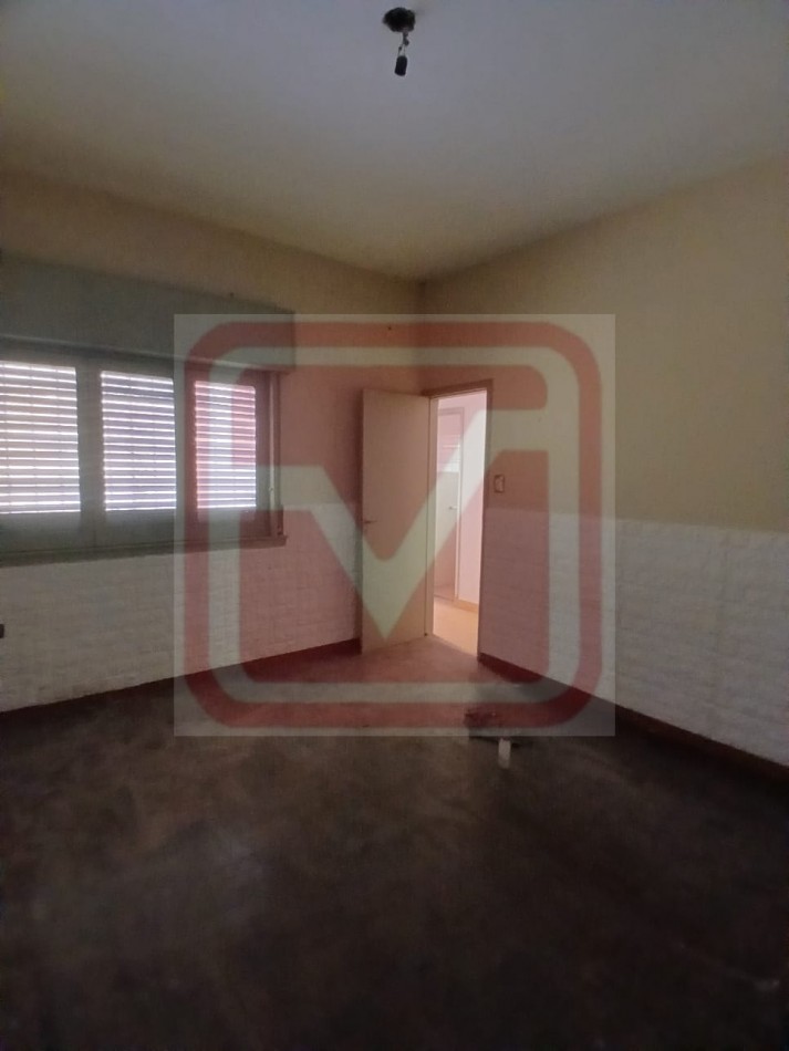 Departamento de tres ambientes al fondo. Malvinas 3166. Isidro Casanova.