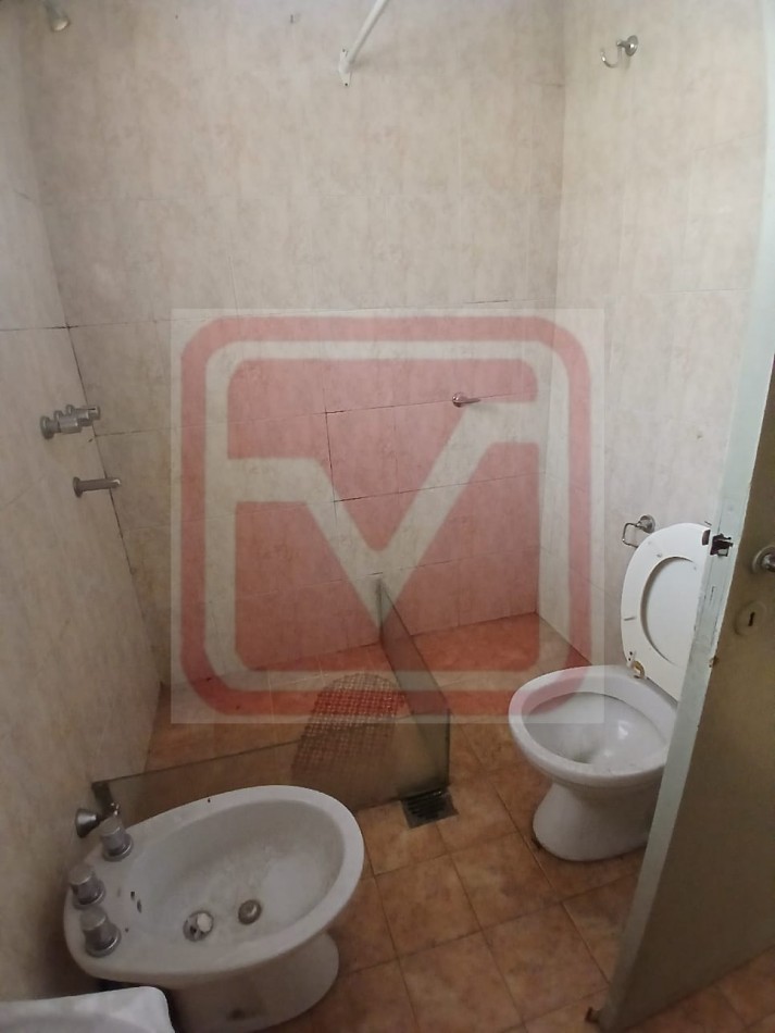 Departamento de tres ambientes al fondo. Malvinas 3166. Isidro Casanova.