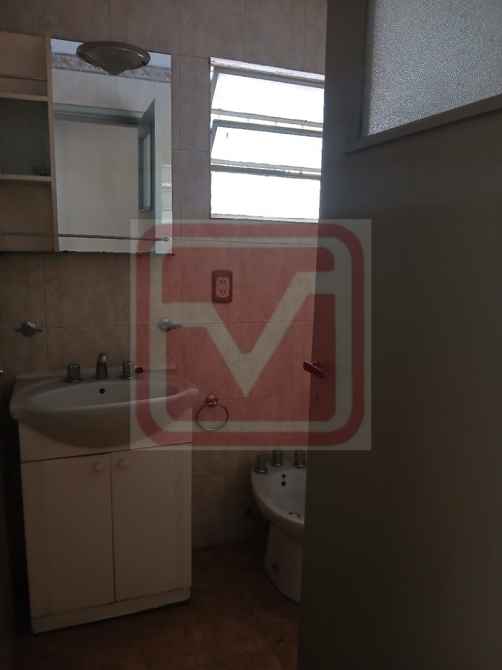 Departamento de tres ambientes al fondo. Malvinas 3166. Isidro Casanova.