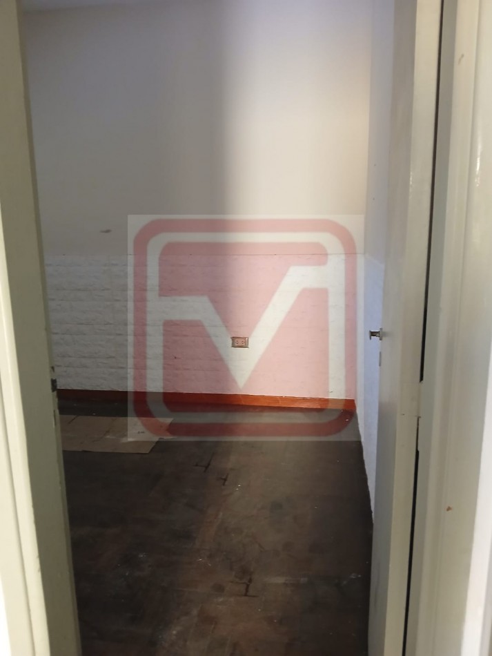 Departamento de tres ambientes al fondo. Malvinas 3166. Isidro Casanova.