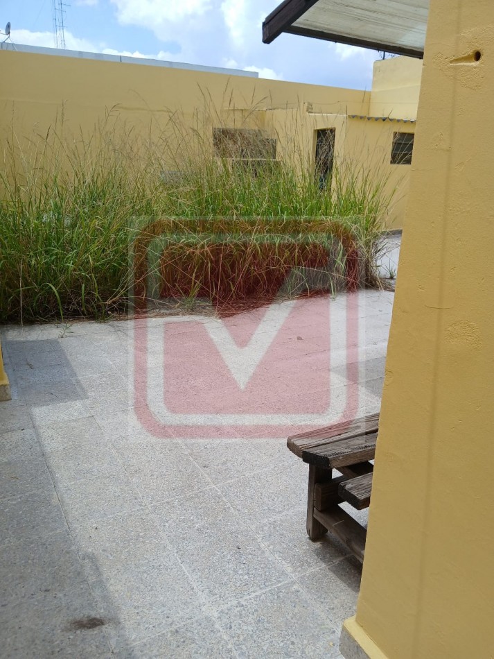 Departamento de tres ambientes al fondo. Malvinas 3166. Isidro Casanova.