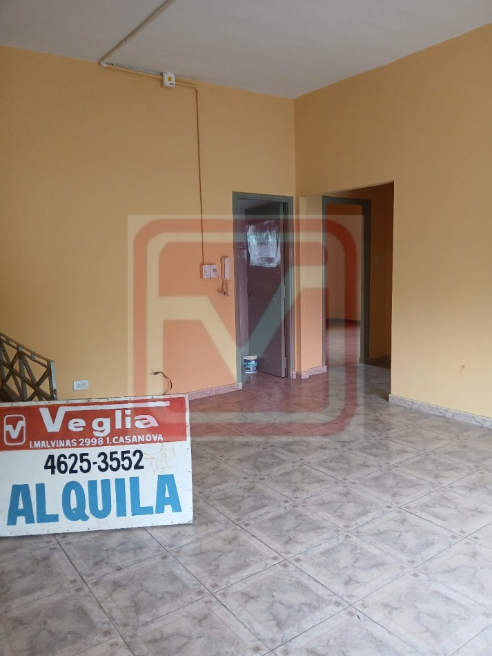 Departamento de tres ambientes en planta alta. Malvinas 3166. Isidro Casanova. 