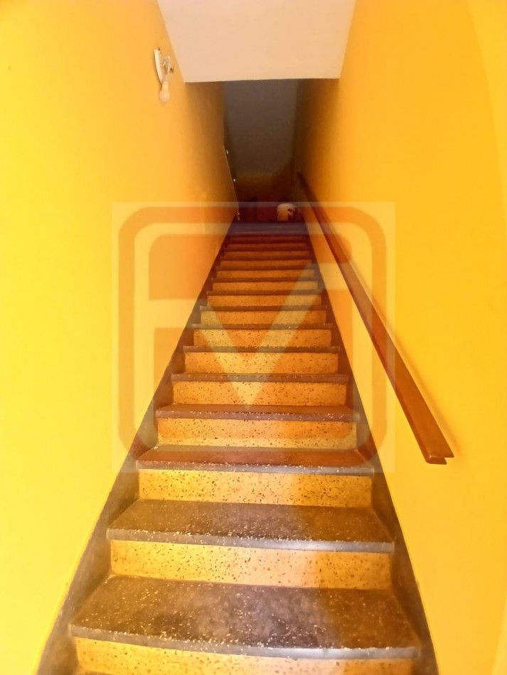 Departamento de tres ambientes en planta alta. Malvinas 3166. Isidro Casanova. 