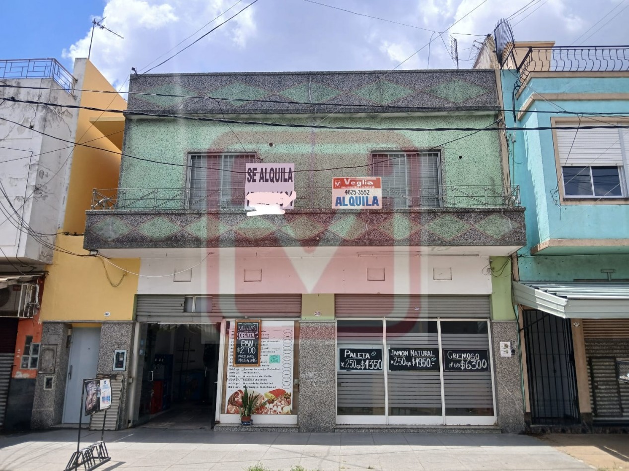 Departamento de tres ambientes en planta alta. Malvinas 3166. Isidro Casanova. 