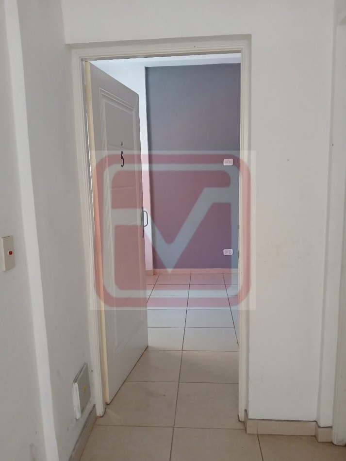 Depto dos ambientes. Roma 3226. Isidro Casanova. 