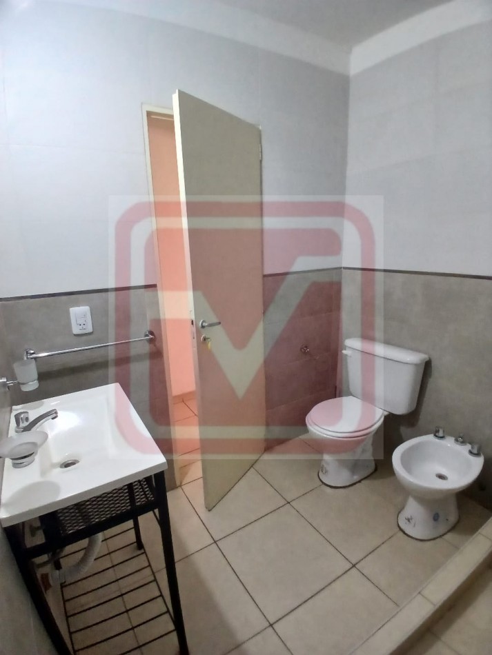 Depto dos ambientes. Roma 3226. Isidro Casanova. 