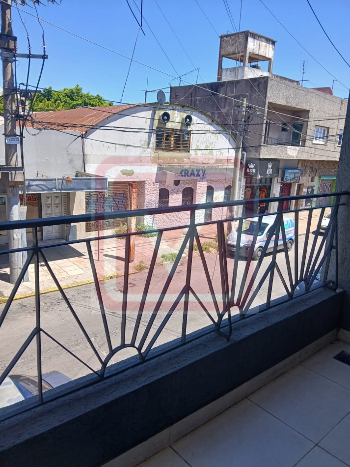 Depto dos ambientes. Roma 3226. Isidro Casanova. 