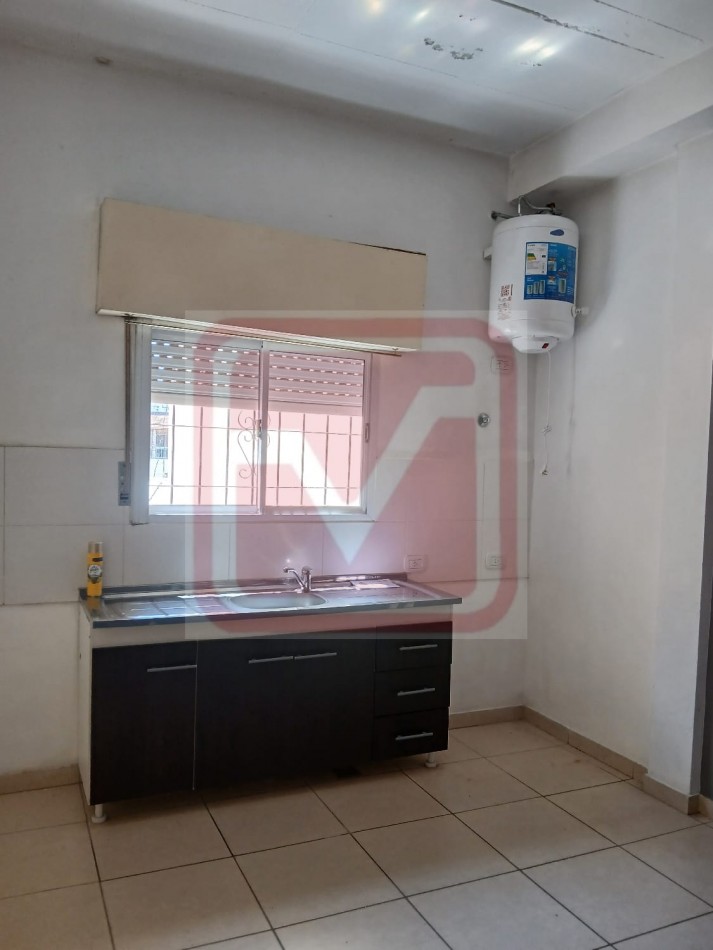 Depto dos ambientes. Roma 3226. Isidro Casanova. 