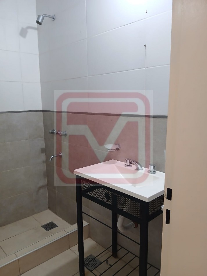 Depto dos ambientes. Roma 3226. Isidro Casanova. 