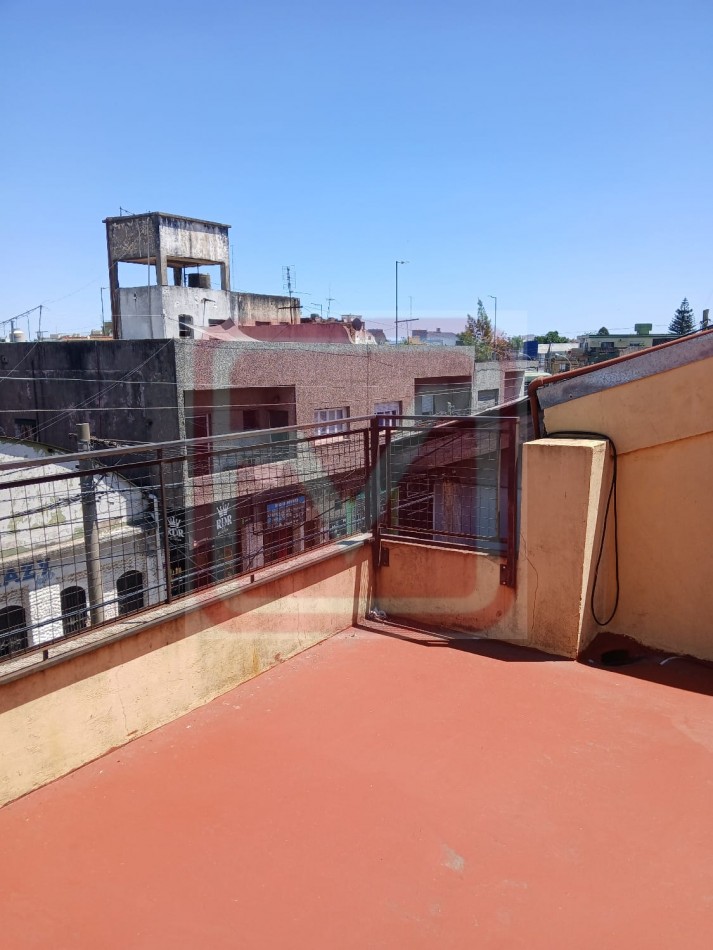 Depto dos ambientes. Roma 3226. Isidro Casanova. 