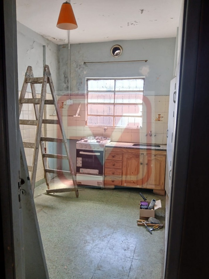 Depto tres ambientes. Islas Malvinas 3020. Isidro Casanova.