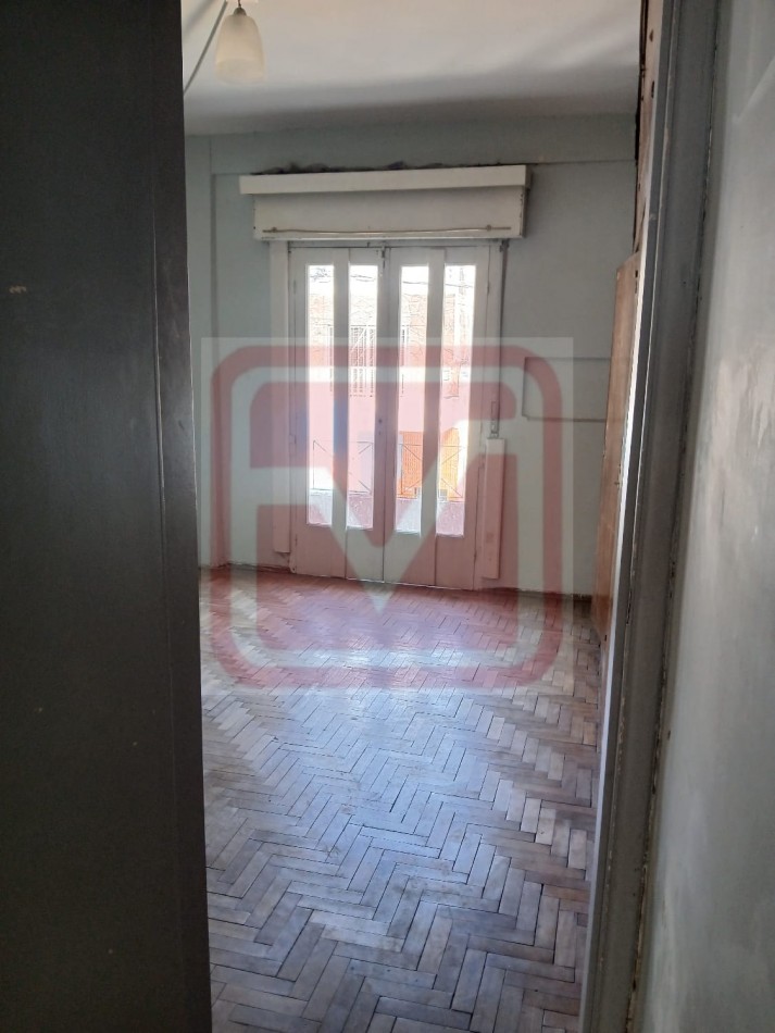 Depto tres ambientes. Islas Malvinas 3020. Isidro Casanova.