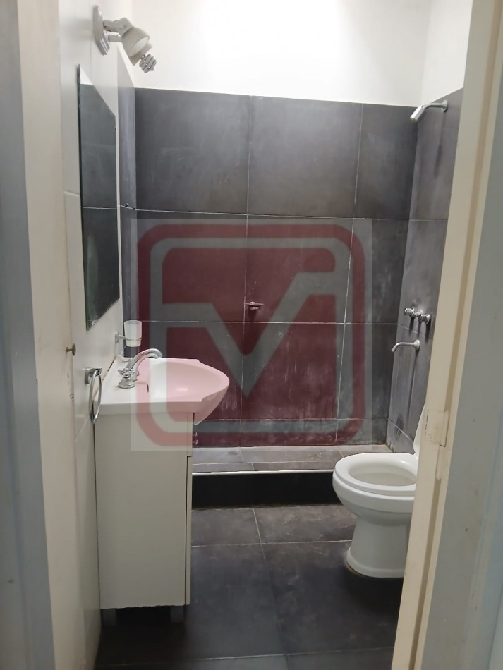 Depto tres ambientes. Islas Malvinas 3020. Isidro Casanova.