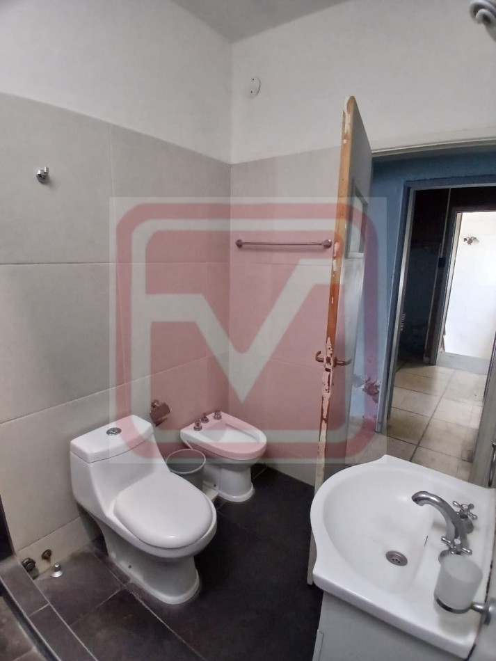 Depto tres ambientes. Islas Malvinas 3020. Isidro Casanova.