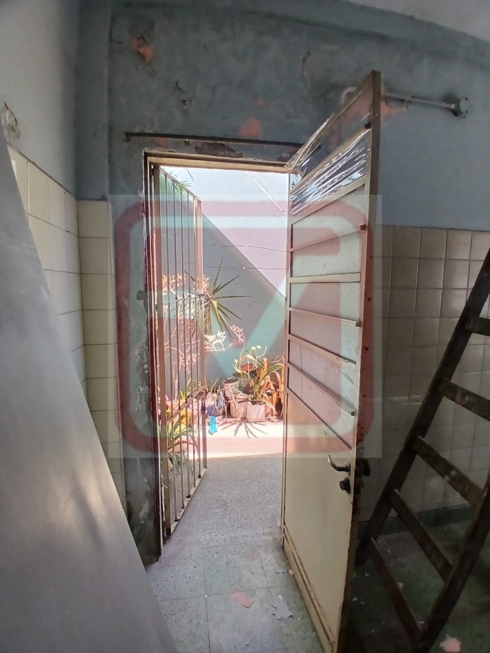 Depto tres ambientes. Islas Malvinas 3020. Isidro Casanova.