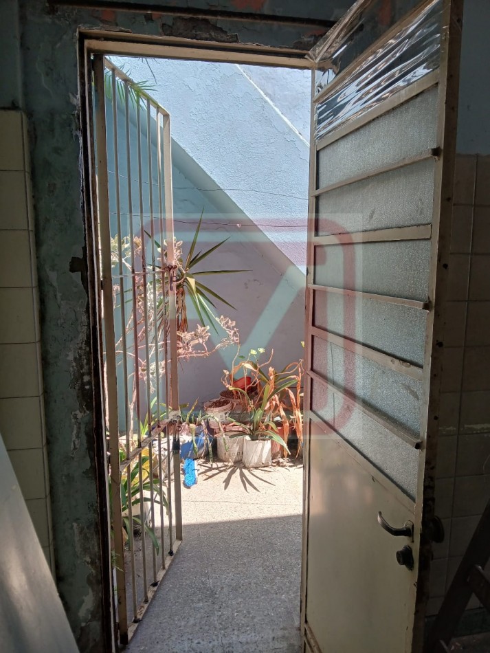 Depto tres ambientes. Islas Malvinas 3020. Isidro Casanova.