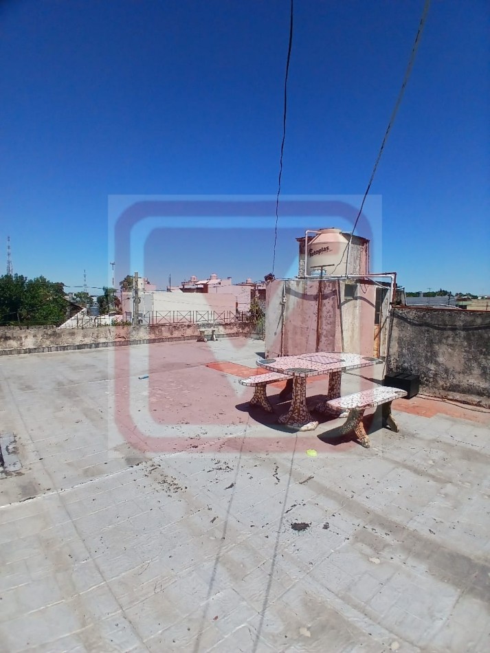 Depto tres ambientes. Islas Malvinas 3020. Isidro Casanova.