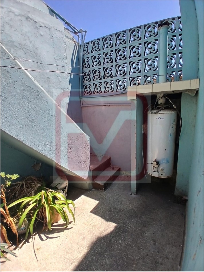 Depto tres ambientes. Islas Malvinas 3020. Isidro Casanova.