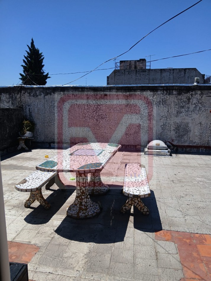 Depto tres ambientes. Islas Malvinas 3020. Isidro Casanova.