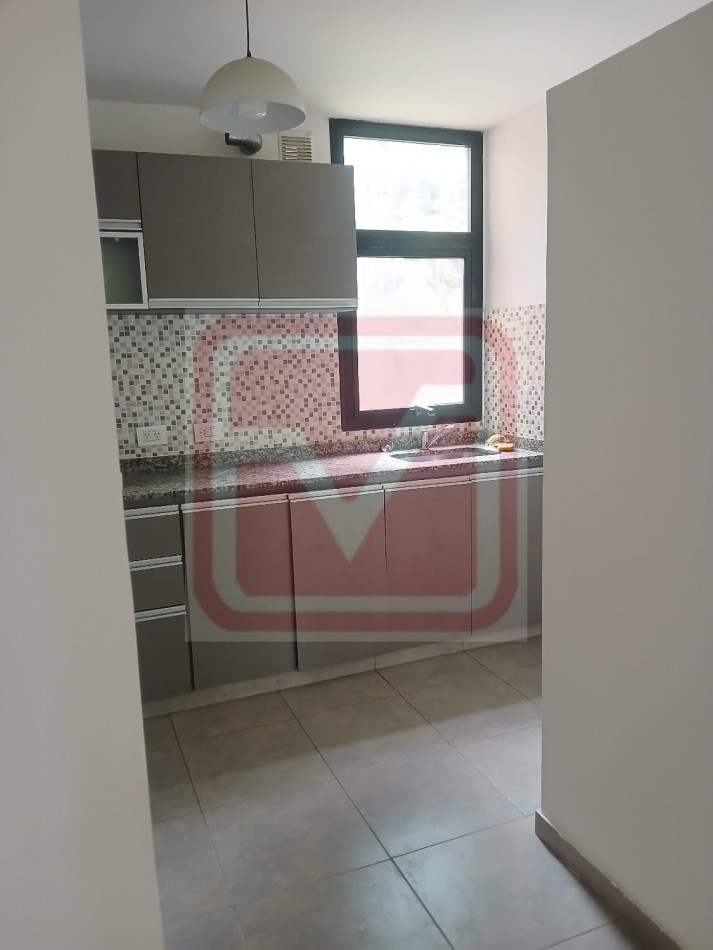 Depto cuatro ambientes. Barrio Luz y Fuerza. Isidro Casanova.   