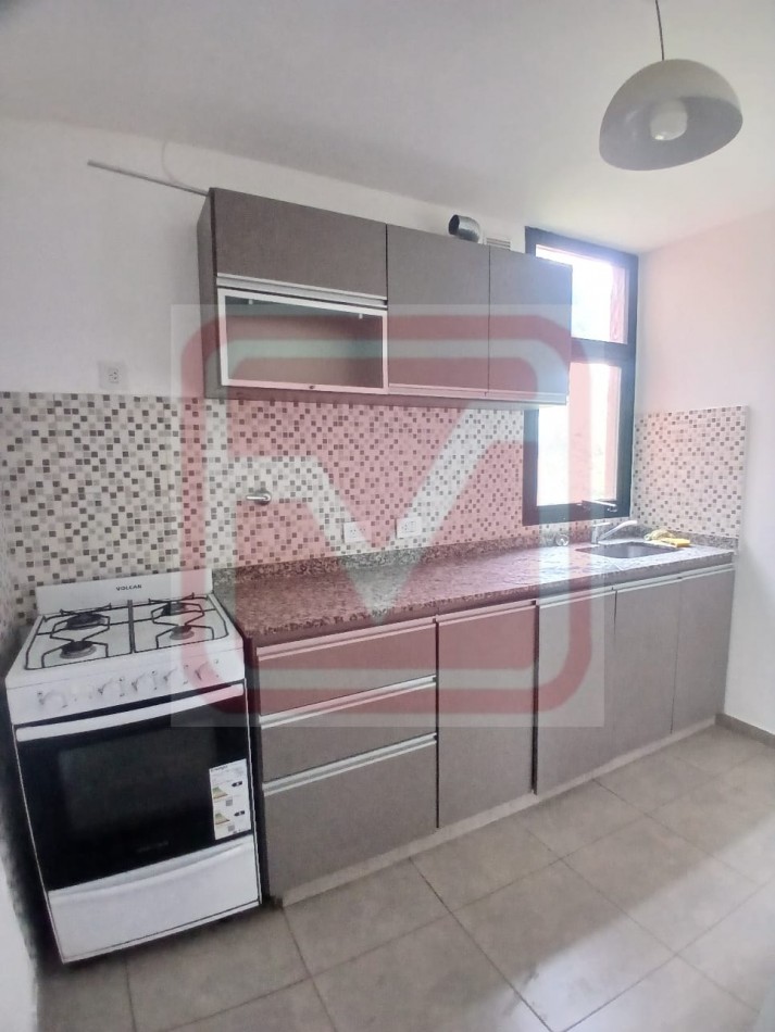 Depto cuatro ambientes. Barrio Luz y Fuerza. Isidro Casanova.   