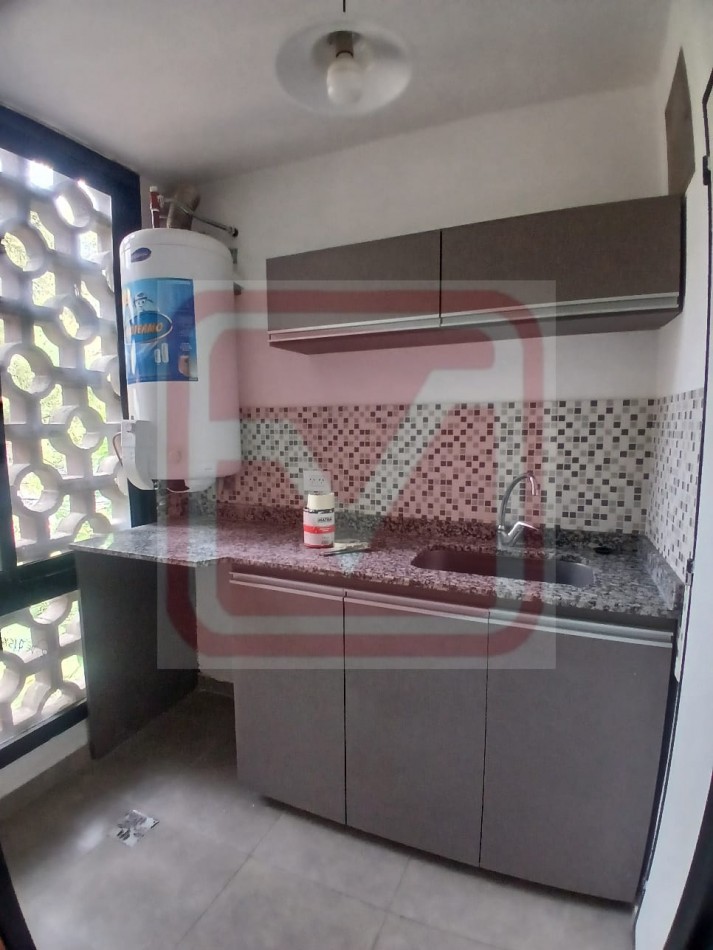 Depto cuatro ambientes. Barrio Luz y Fuerza. Isidro Casanova.   