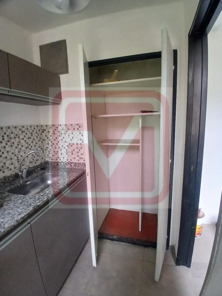 Depto cuatro ambientes. Barrio Luz y Fuerza. Isidro Casanova.   