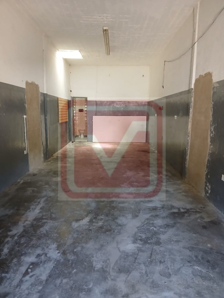 Local. Brig. Gral. J. M de Rosas 6394. Isidro Casanova.