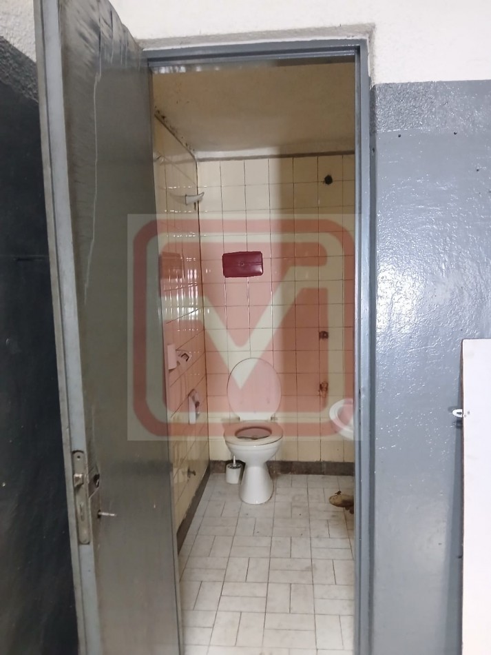 Local. Brig. Gral. J. M de Rosas 6394. Isidro Casanova.