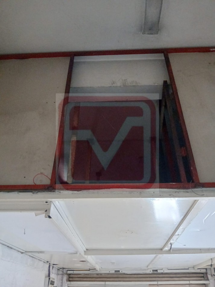  Local. Brig. Gral. J. M. de Rosas 6826. Isidro Casanova. 