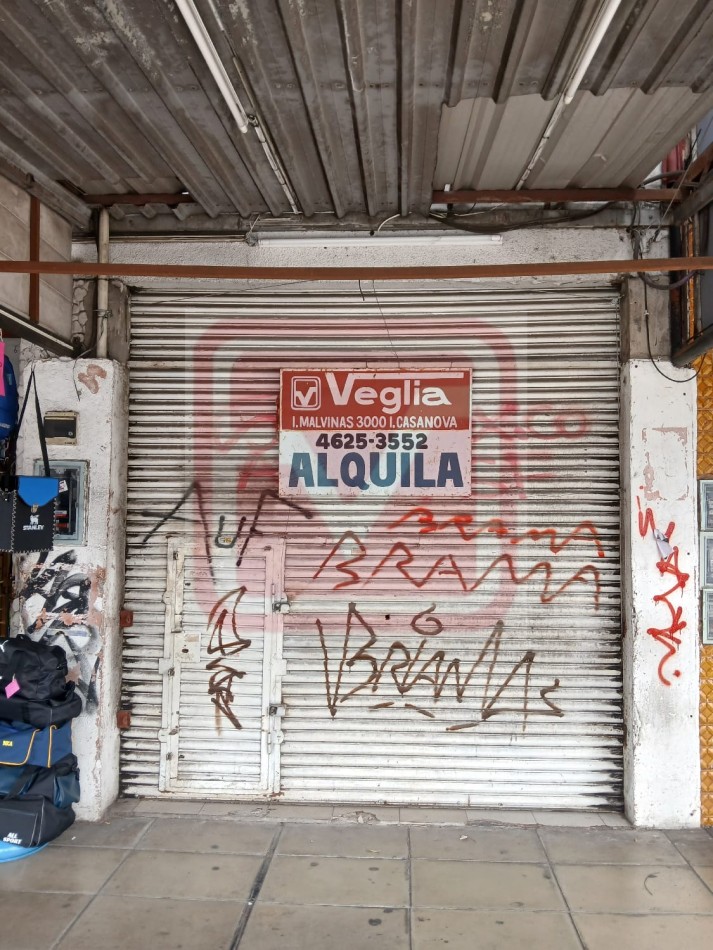  Local. Brig. Gral. J. M. de Rosas 6826. Isidro Casanova. 