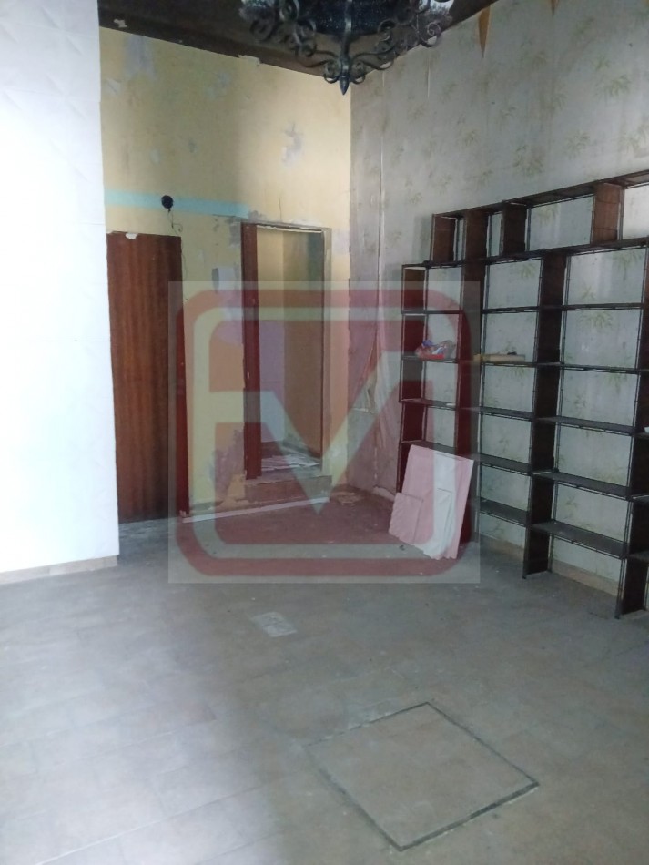 Local. Islas Malvinas 3134. Isidro Casanova.