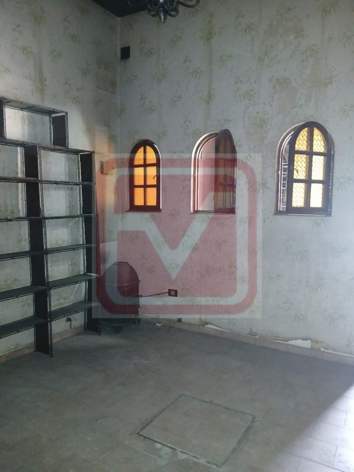 Local. Islas Malvinas 3134. Isidro Casanova.