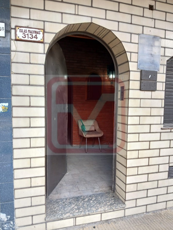 Local. Islas Malvinas 3134. Isidro Casanova.