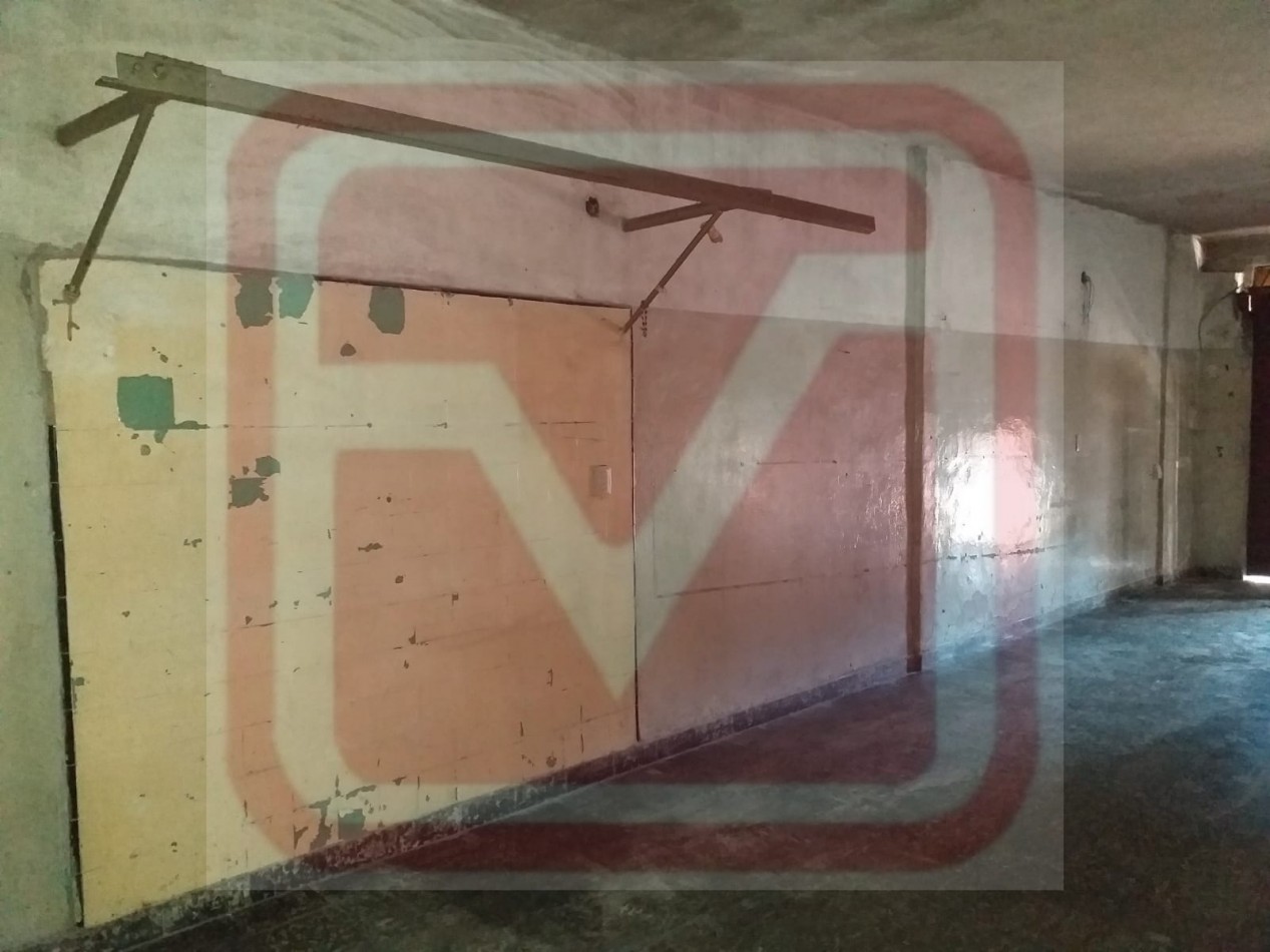 Local. Lascano 6272. Isidro Casanova.