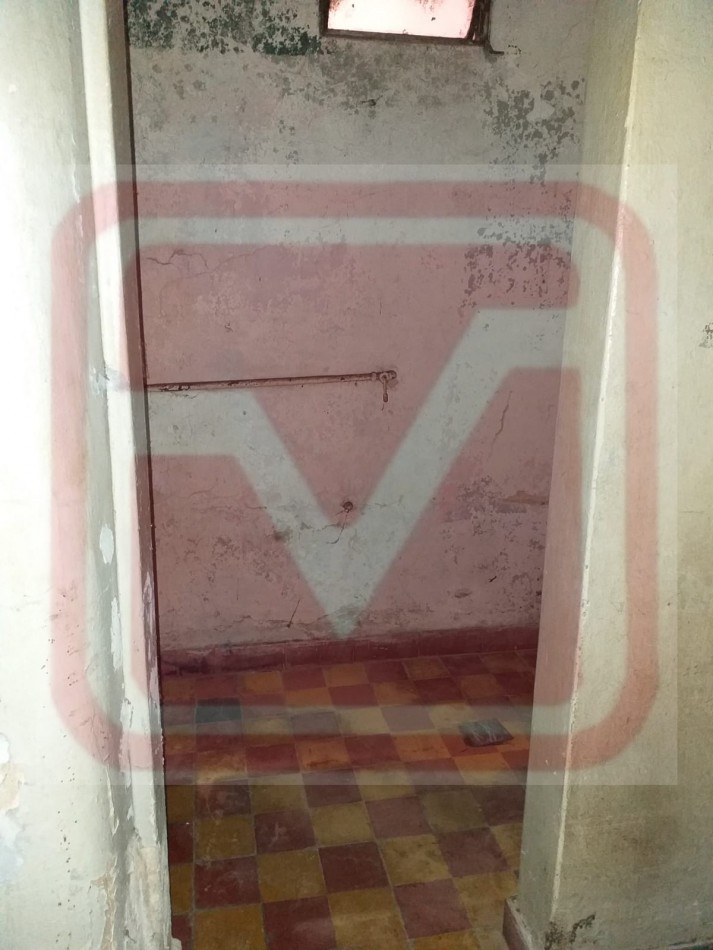 Local. Lascano 6272. Isidro Casanova.