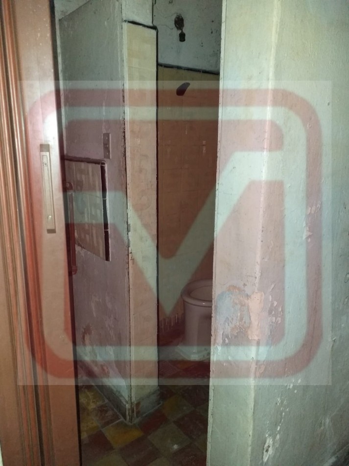 Local. Lascano 6272. Isidro Casanova.