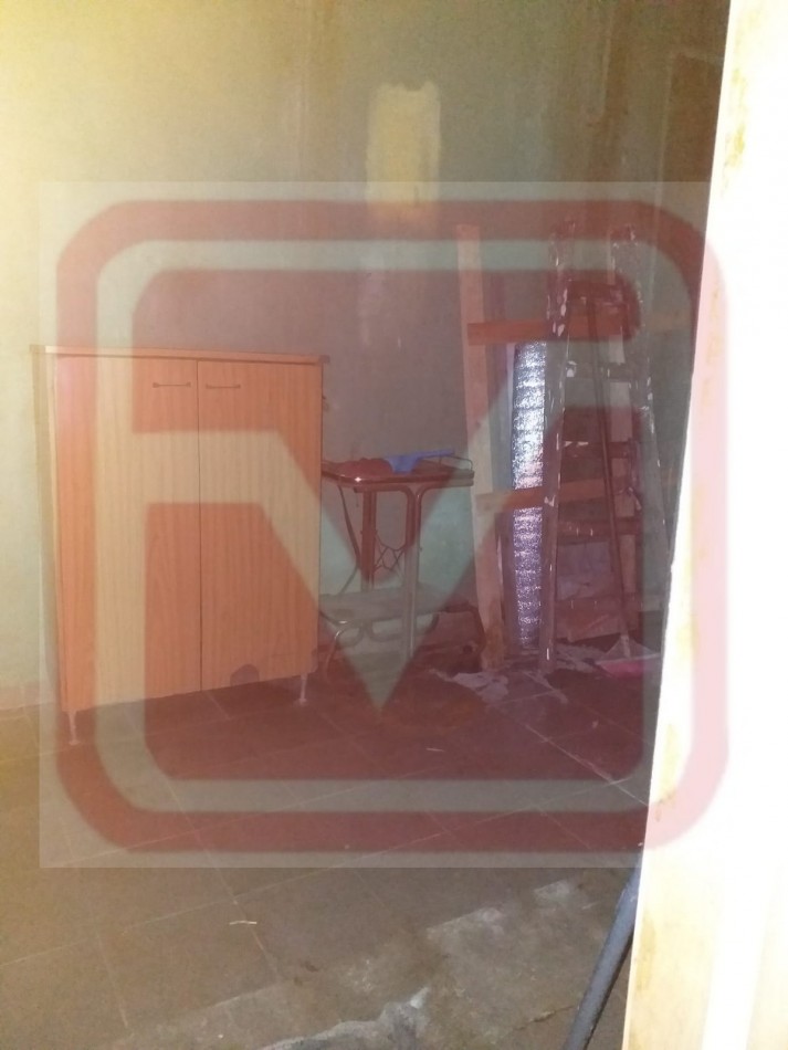 Local. Islas Malvinas 3132. Isidro Casanova. 